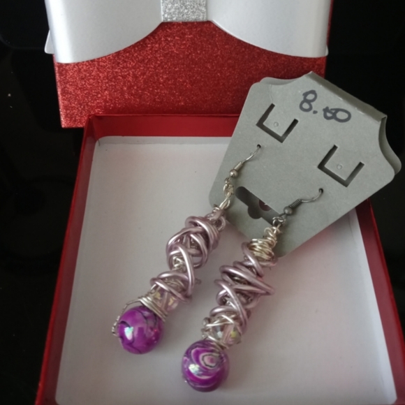 2 Full Pairs Of Women Earring's - Picture 2 of 2